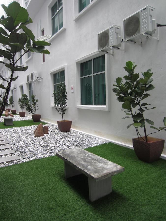 Hotel D